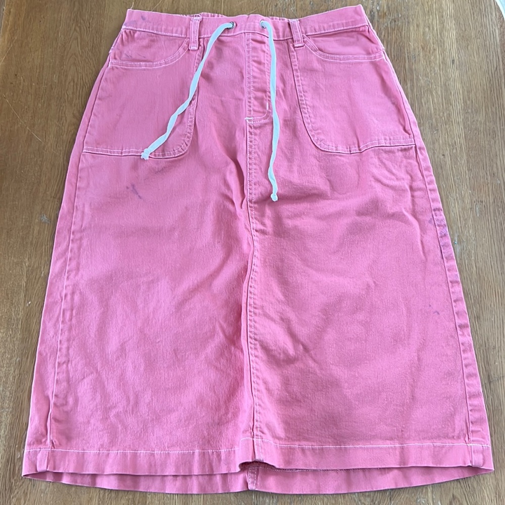 Pink Denim&Co long skirt w/ pockets and stretchy waistline. Barely worn.